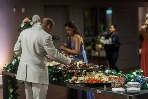 Iz Cafe and Catering